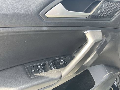 Used 2021 Volkswagen Tiguan SE AWD/4WD image 2