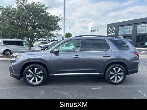 Used 2025 Honda Pilot Elite image 3