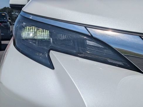Used 2024 Toyota Sienna XLE FWD image 9