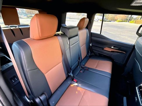 Used 2024 Lexus GX 550 image 19