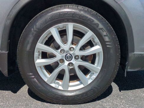 Used 2018 Nissan Rogue SV w/ Premium Package image 11