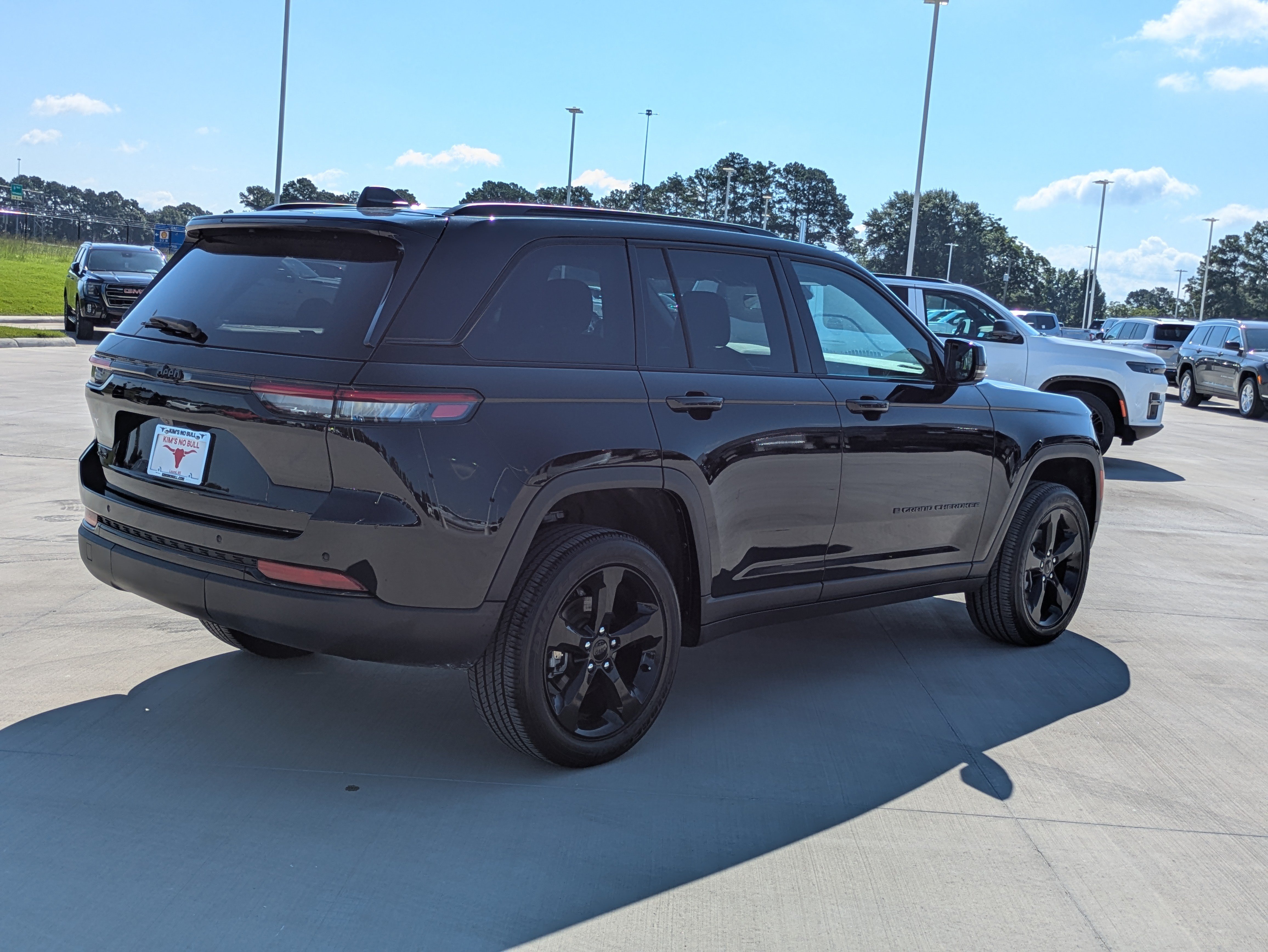 Used 2025 Jeep Grand Cherokee Altitude AWD/4WD image 5