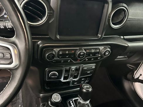 Used 2021 Jeep Wrangler Unlimited Sahara w/ Uconnect 4C Nav & Sound Group image 17