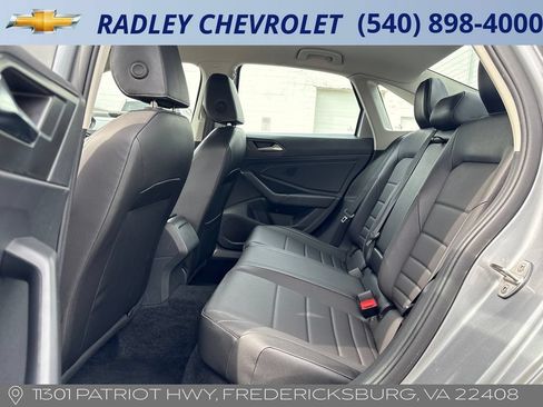 Used 2024 Volkswagen Jetta SE FWD image 21