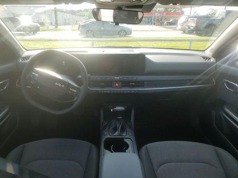 Used 2025 Kia K4 LXS image 9