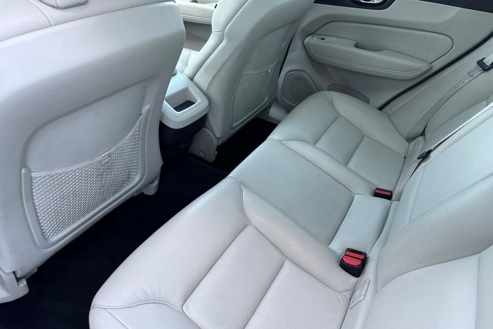 Used 2023 Volvo XC60 B5 Plus AWD/4WD image 12