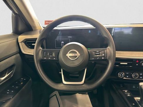 Used 2025 Nissan Kicks SV AWD/4WD image 13