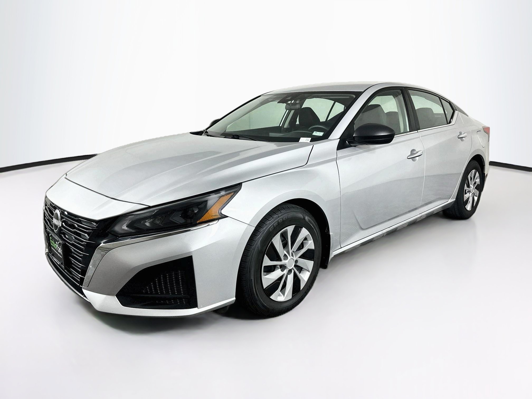 Used 2024 Nissan Altima 2.5 S FWD image 3