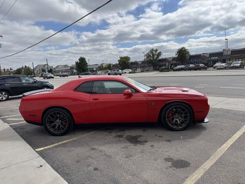 Used 2016 Dodge Challenger SRT Hellcat image 9