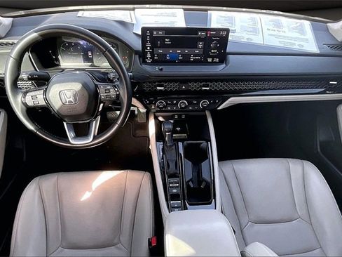 Used 2023 Honda Accord Touring image 14