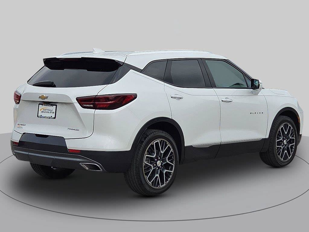 Used 2023 Chevrolet Blazer Premier w/ Driver Confidence II Package FWD image 3