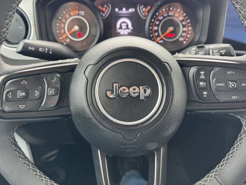 Used 2025 Jeep Wrangler Unlimited Sport AWD/4WD image 29
