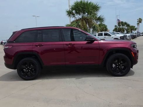 Used 2024 Jeep Grand Cherokee Limited w/ Luxury Tech Group II AWD/4WD image 9