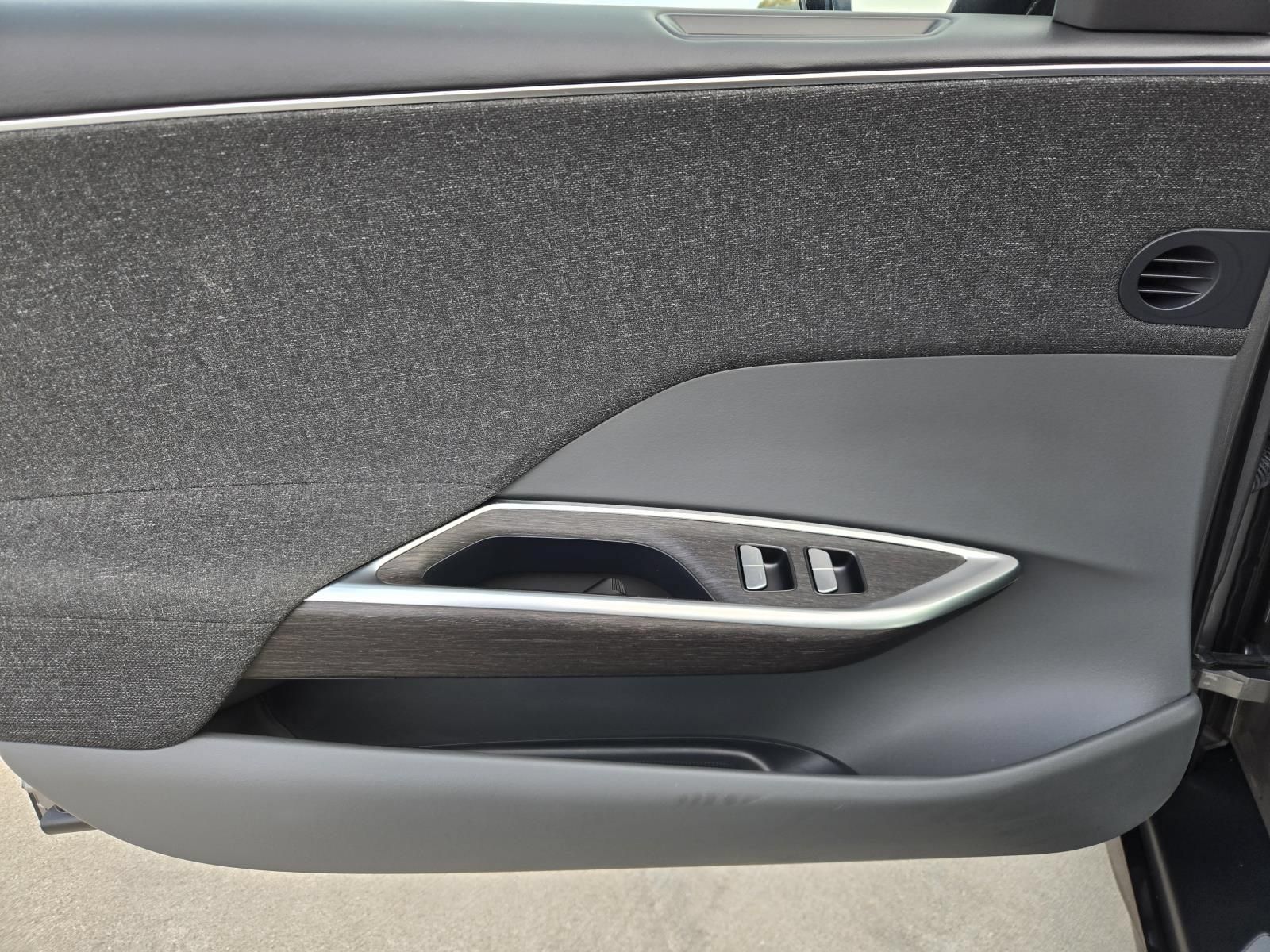 Used 2025 Lucid Air Pure RWD image 18