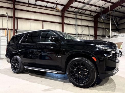 Used 2022 Chevrolet Tahoe LT w/ Luxury Package RWD image 3