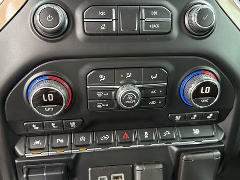 Used 2021 Chevrolet Silverado 1500 High Country w/ Technology Package RWD image 29