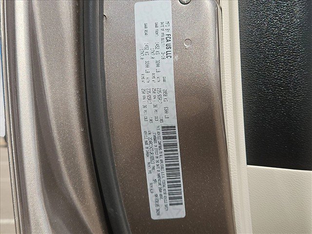 Used 2018 Chrysler Pacifica Limited w/ Advanced Safetytec Group FWD image 18