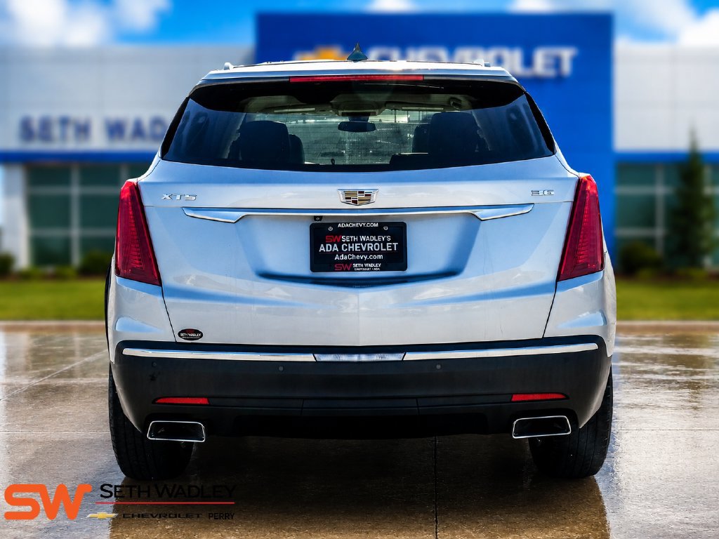 Used 2017 Cadillac XT5 Luxury w/ Driver Awareness Package FWD image 6