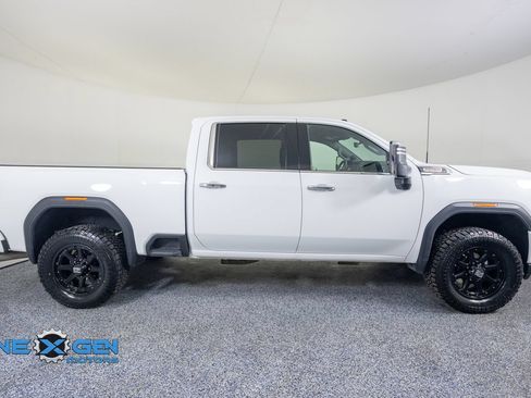 Used 2022 GMC Sierra 3500 Denali w/ Technology Package AWD/4WD image 8