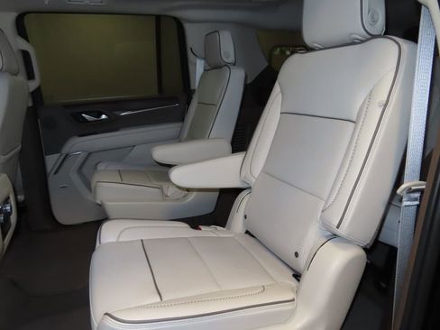 Used 2022 GMC Yukon XL Denali AWD/4WD image 18
