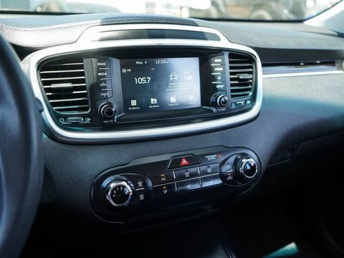 Used 2019 Kia Sorento L FWD image 8