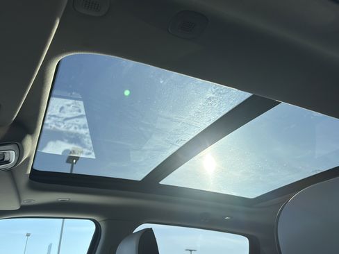 Used 2025 RAM 1500 Laramie image 6