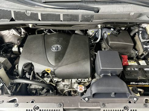 Used 2020 Toyota Sienna XLE w/ XLE Navigation Package FWD image 36