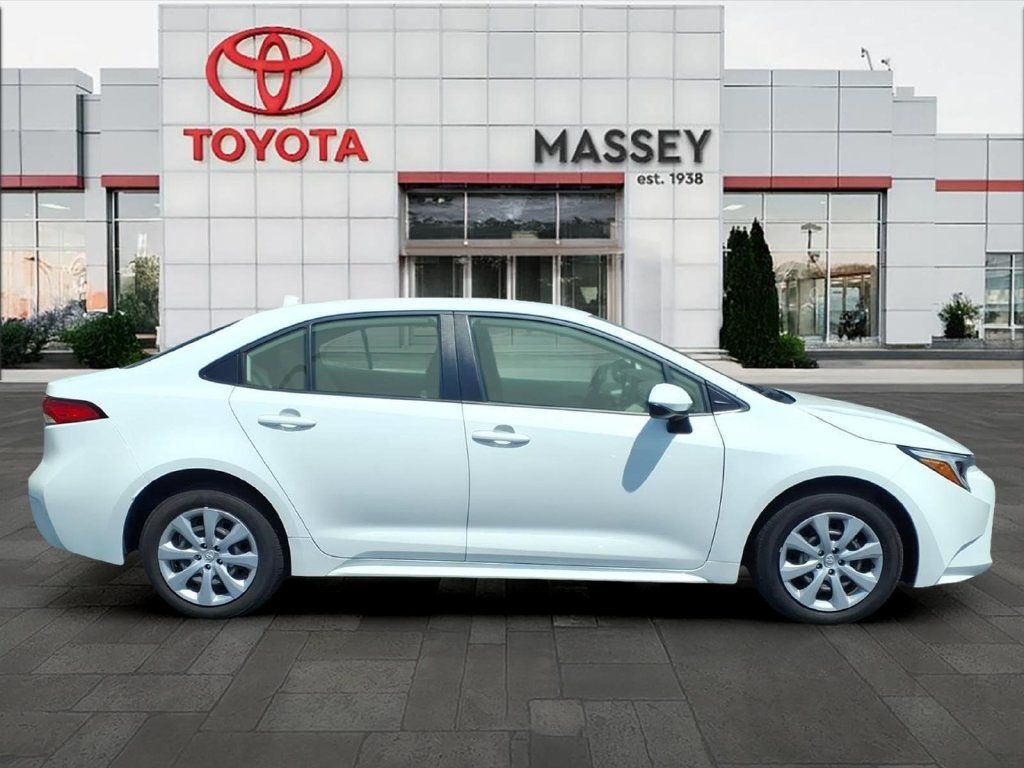 Used 2024 Toyota Corolla LE FWD image 2
