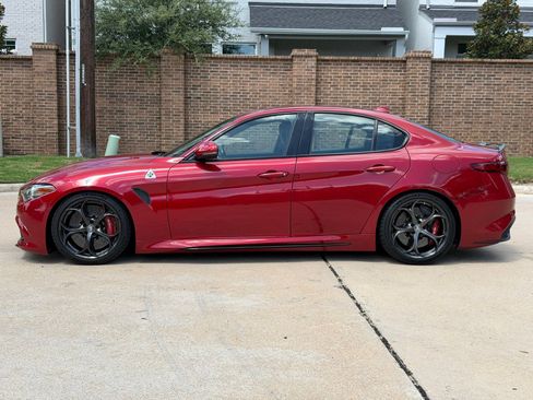 Used 2017 Alfa Romeo Giulia Quadrifoglio RWD image 10