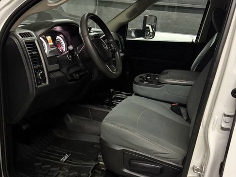 Used 2018 RAM 2500 Tradesman w/ Chrome Appearance Group AWD/4WD image 7