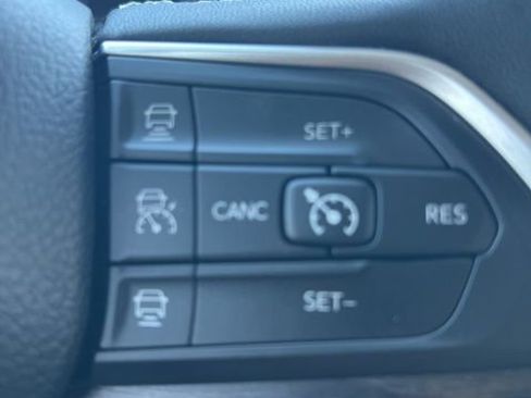 Used 2023 Jeep Grand Cherokee Limited w/ Trailer Tow Prep Group (B) image 11