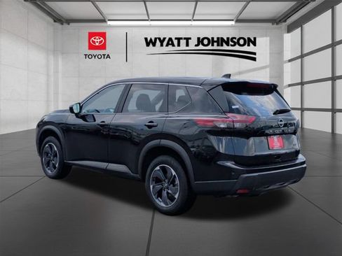 Used 2024 Nissan Rogue SV FWD image 3