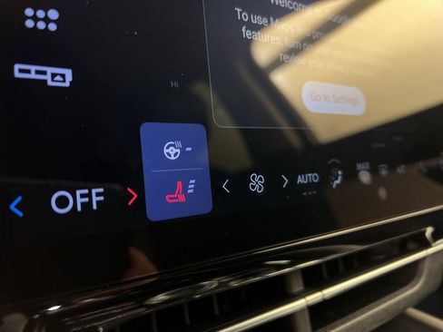 Used 2025 Lincoln Nautilus Premier image 15