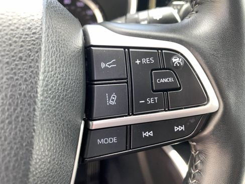 Used 2022 Toyota Highlander XLE AWD/4WD image 16