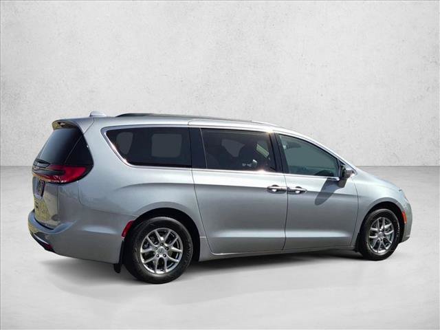 Used 2021 Chrysler Pacifica Touring w/ Cold Weather Group FWD image 8