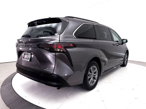 Used 2023 Toyota Sienna XLE w/ XLE Plus Package AWD/4WD image 20