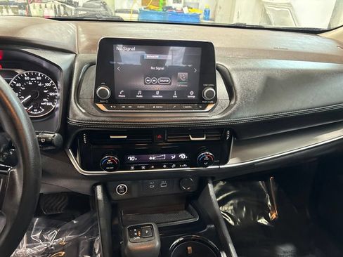 Used 2022 Nissan Rogue SV AWD/4WD image 15