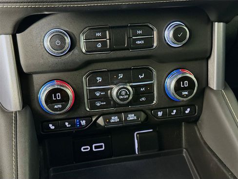 Used 2023 GMC Yukon SLT w/ SLT Premium Package RWD image 18
