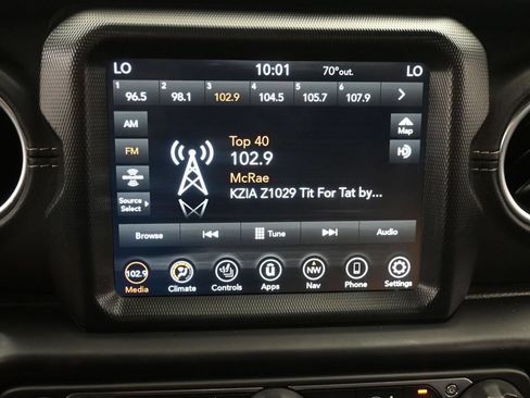 Used 2022 Jeep Wrangler Unlimited Sahara w/ LED Lighting Group AWD/4WD image 19