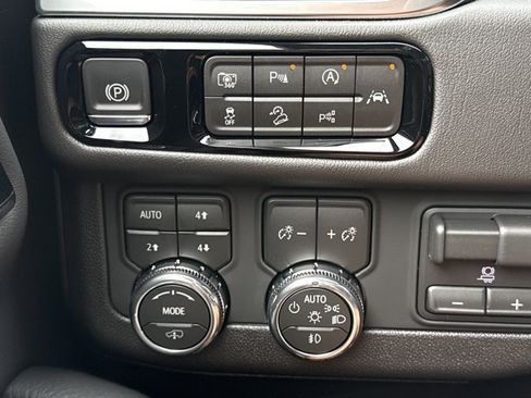 New 2026 GMC Yukon Denali w/ Denali Reserve Package AWD/4WD image 28