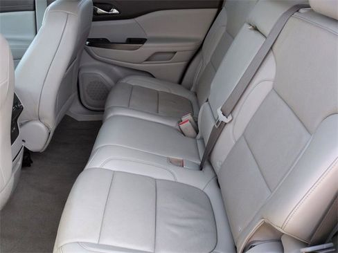 Used 2023 GMC Acadia SLT image 25