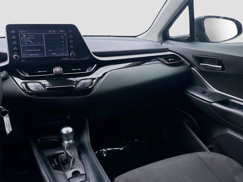 Used 2020 Toyota C-HR LE image 23