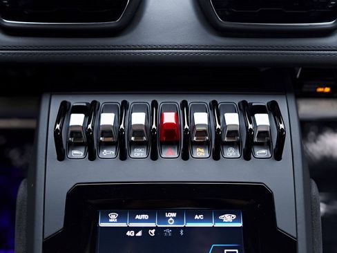 Used 2023 Lamborghini Huracan EVO image 78