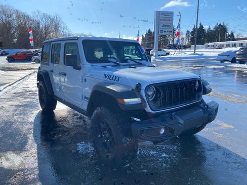 Used 2025 Jeep Wrangler Willys image 6