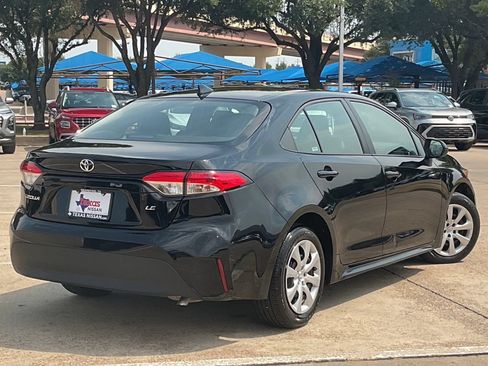 Used 2025 Toyota Corolla LE FWD image 4
