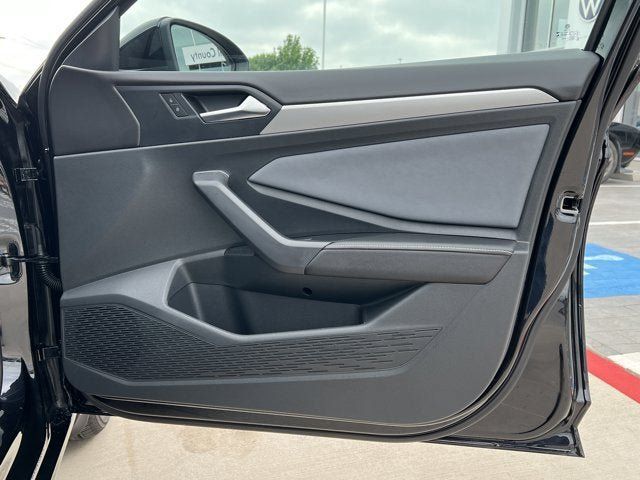 New 2025 Volkswagen Jetta SE FWD image 27