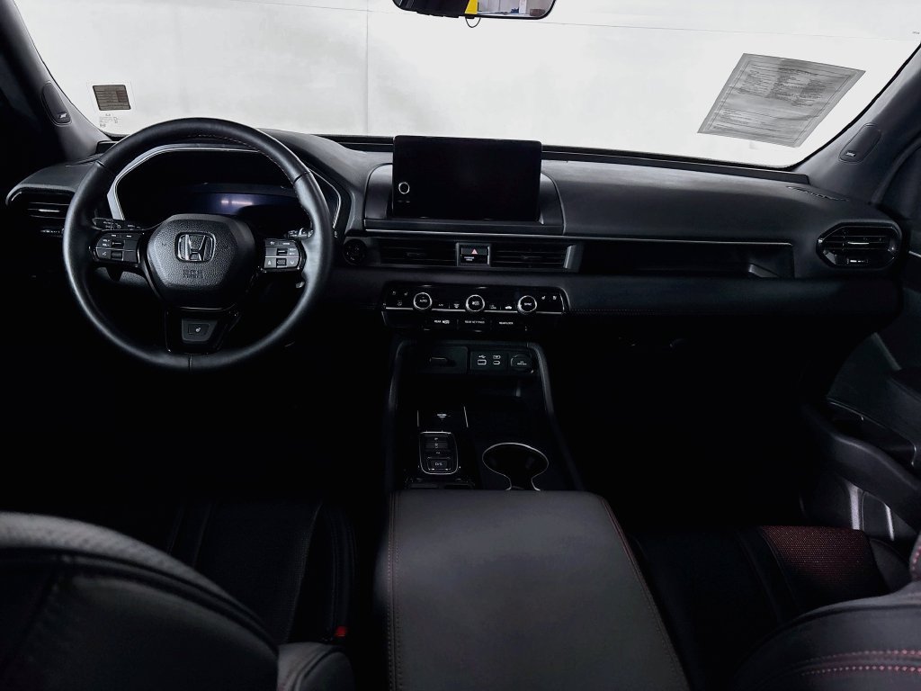 Used 2025 Honda Pilot Black Edition image 12