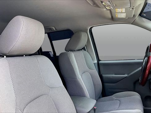 Used 2018 Nissan Frontier SV RWD image 9