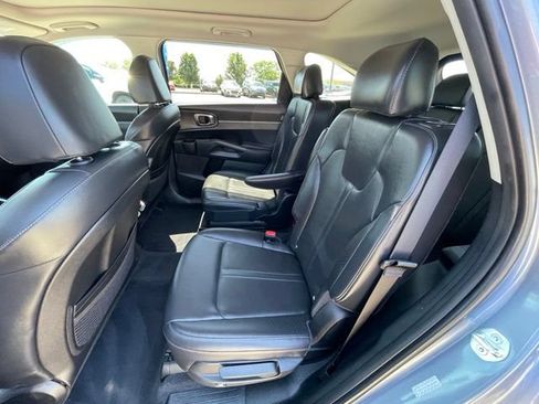 Used 2025 Kia Sorento EX w/ Panoramic Sunroof Package FWD image 19