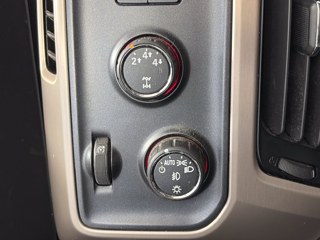 Used 2015 GMC Sierra 2500 Denali w/ Duramax Plus Package AWD/4WD image 23